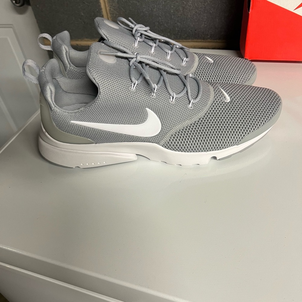 Brand New never worn men’s Nike Shoes. Size 13